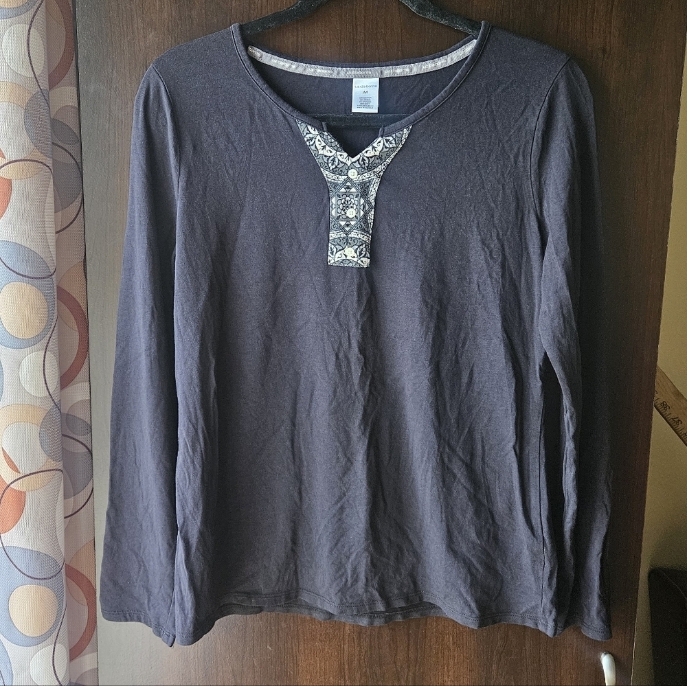 Liz Claiborne Long Sleeve Top With Gray Patterned Accent